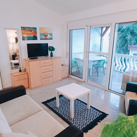 Beach Apartment With Beach Chairs N.1 يوتجيها الغرفة الصورة