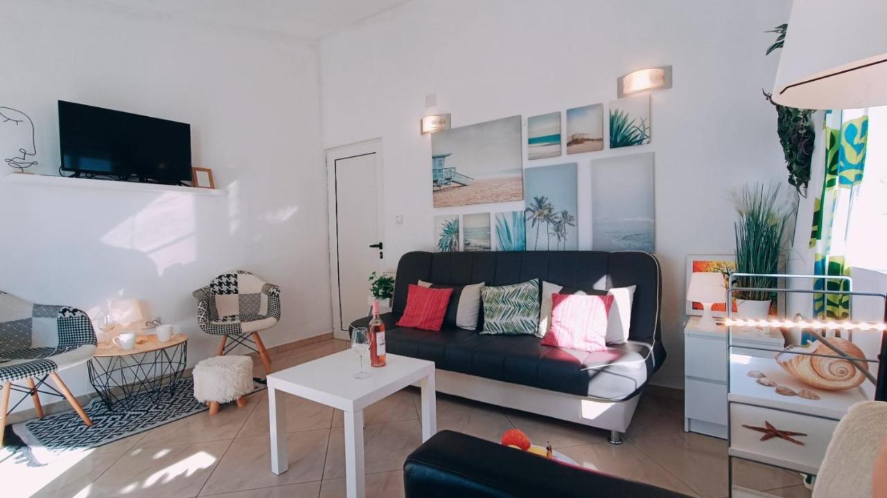 Beach Apartment With Beach Chairs N.1 يوتجيها المظهر الخارجي الصورة