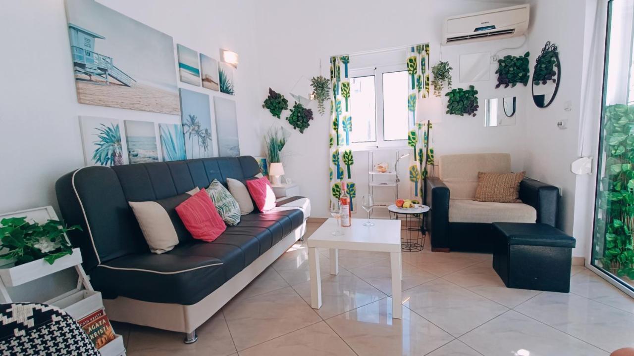 Beach Apartment With Beach Chairs N.1 يوتجيها المظهر الخارجي الصورة