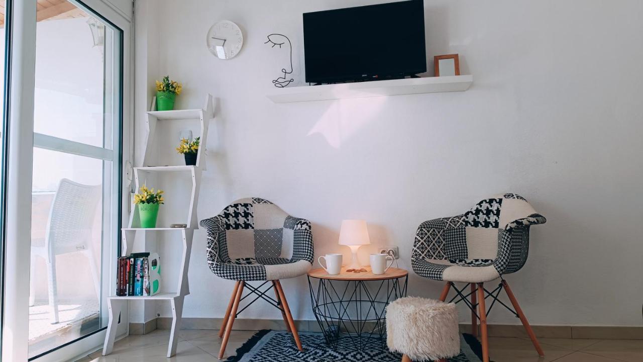 Beach Apartment With Beach Chairs N.1 يوتجيها المظهر الخارجي الصورة