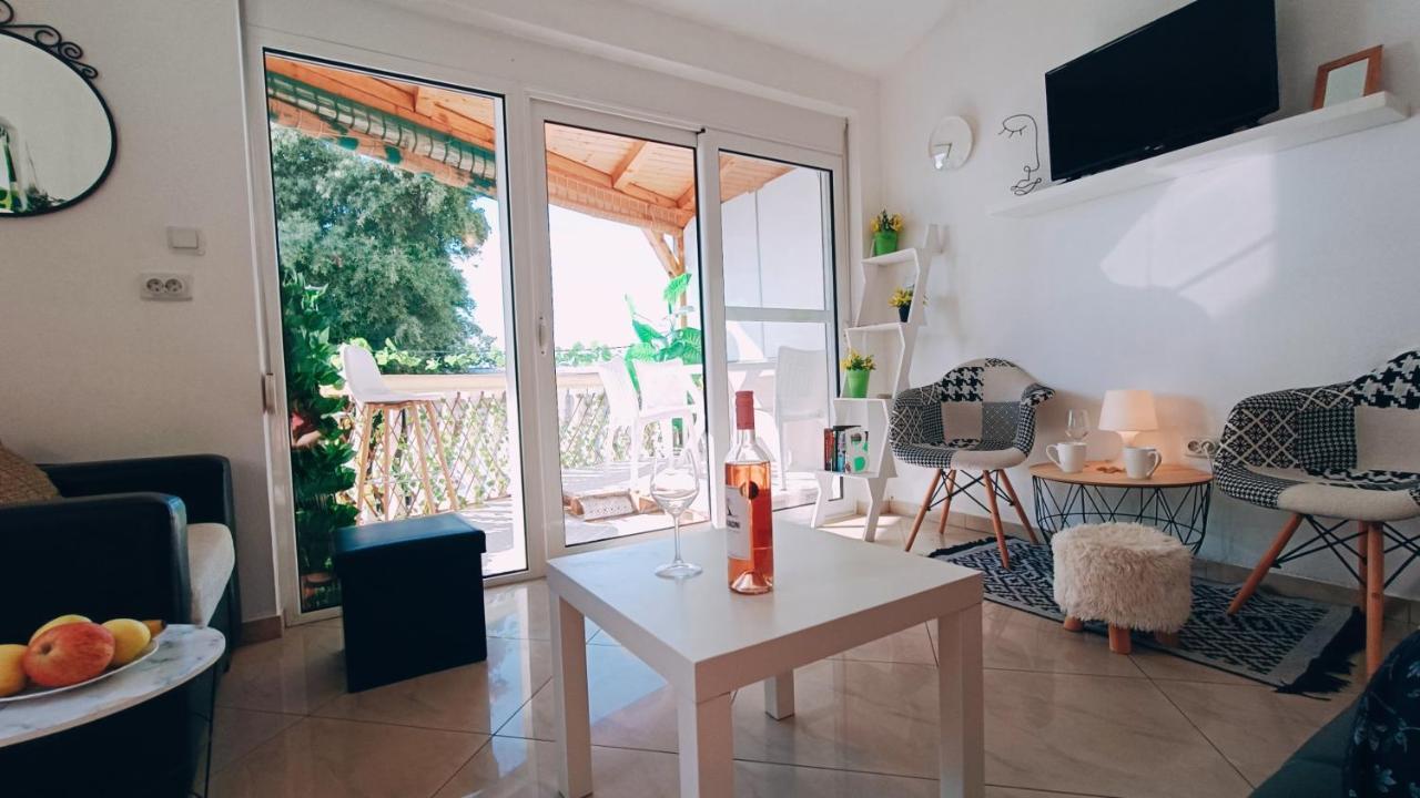 Beach Apartment With Beach Chairs N.1 يوتجيها المظهر الخارجي الصورة