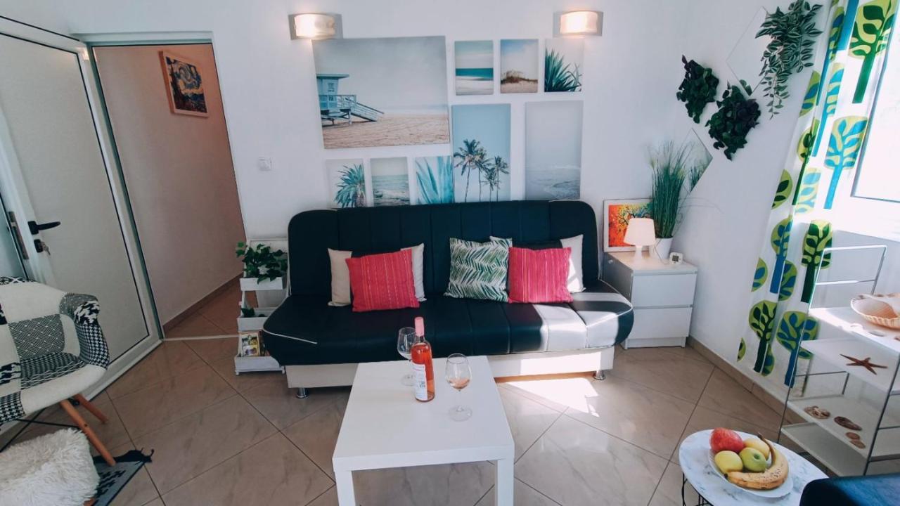 Beach Apartment With Beach Chairs N.1 يوتجيها المظهر الخارجي الصورة