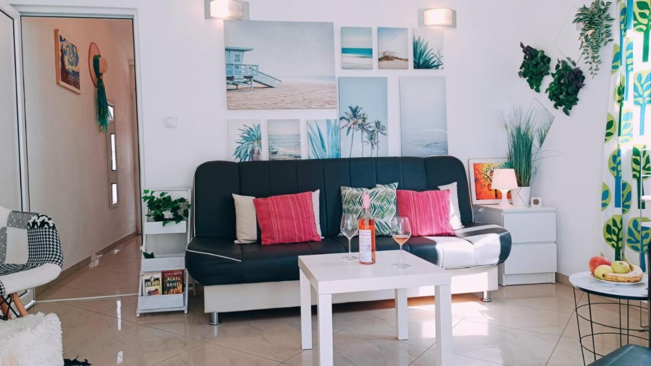 Beach Apartment With Beach Chairs N.1 يوتجيها المظهر الخارجي الصورة