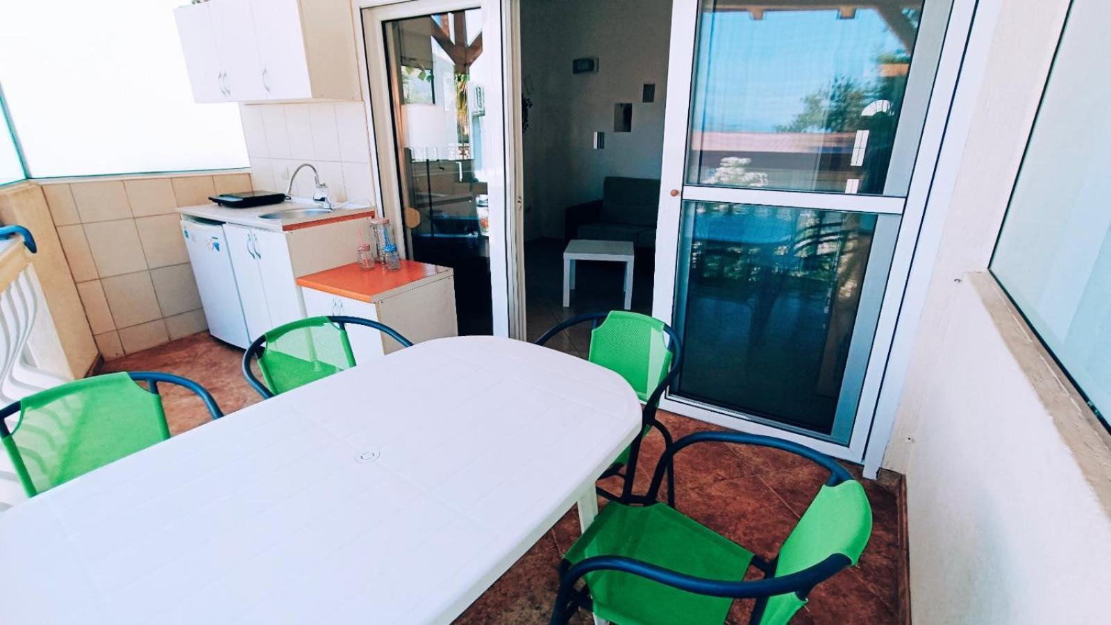 Beach Apartment With Beach Chairs N.1 يوتجيها الغرفة الصورة