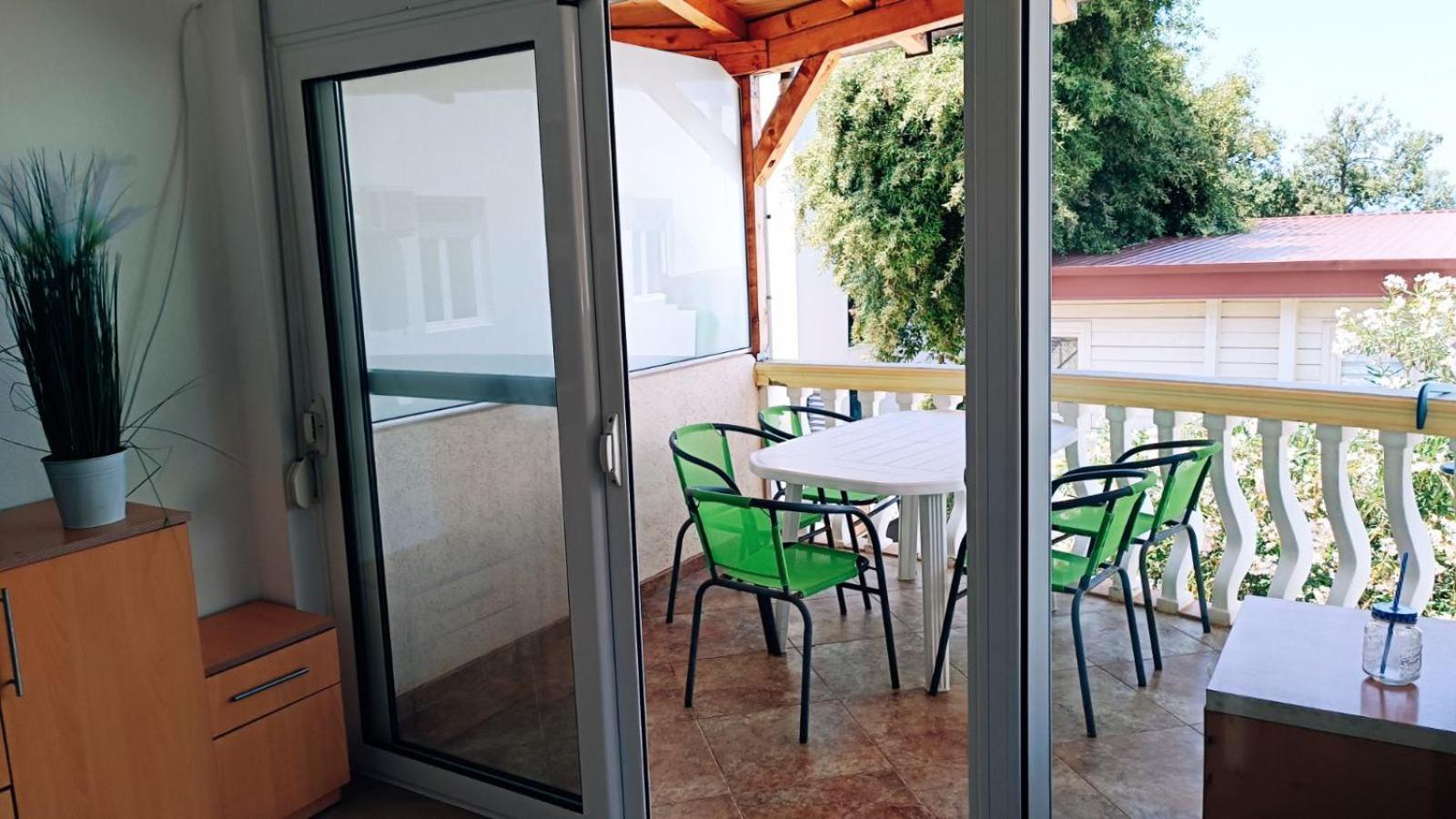 Beach Apartment With Beach Chairs N.1 يوتجيها الغرفة الصورة